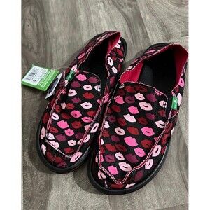 NEW Sanuk Yoga Mat Lips & Kisses Donna Slides Shoes Youth Size 5 (Women’s 6.5)